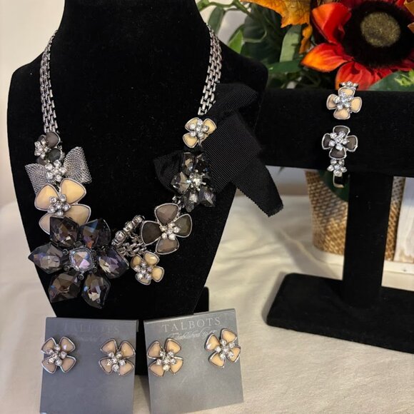Beautiful Talbots Necklace (20"), Bracelet and 2 Earrings set - Picture 12 of 16